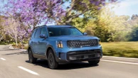 Hyundai Palisade vs Kia Telluride, a three-row SUV comparison from Edmunds