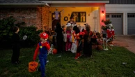 With SNAP cuts looming, some suggest handing out nonperishables to trick-or-treatersNonprofits and content creators are sharing the idea ahead of Halloween.1 hour ago