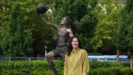 Retired WNBA star Sue Bird makes history as 1st player honored with statueThe celebrated athlete was on hand to unveil her bronze statue Sunday.42 minutes ago