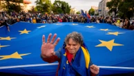 Thousands join a pro-EU rally in Romania’s capital as pivotal presidential runoff looms