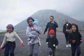 Ada yang Positif Covid, 10 Potret Ceria Anak Zaskia Mecca dan Hanung
