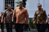 Ditanya soal Lockdown, Airlangga Sebut Penguatan PPKM Mikro