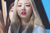 9 Visual On Top Yuna ITZY dengan Busana Serba Putih, Elegan!