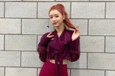 9 Potret YooA Oh My Girl dengan Gaya Rambut Ponytail, Memukau Abis
