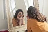 5 Tanda Wanita yang Memiliki Mental Kuat, Bukan Makhluk Lemah!