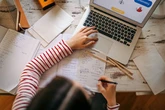 5 Alasan Laptop Lebih Cocok untuk Anak Sekolah Ketimbang HP