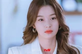 Serba Putih, 9 Harga Outfit Shin Do Hyun di Doom at Your Service 