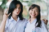 10 Potret Manis Amel Carla Pakai Seragam Sekolah, Gayanya ABG Banget!
