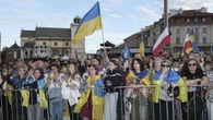 Polacy za dużo pomagają ukraińskim uchodźcom? Nowy sondaż