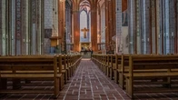 Rekordowe wydatki na księży. "Składki idą w górę"