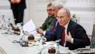 Putin na spotkaniu z żołnierzami. "Klęska NATO" i "wrogowie Rosji"