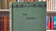 Przeleżało lata na półce. Pierwsze wydanie "Hobbita" sprzedane za fortunę