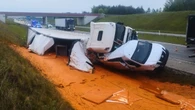 Groźny wypadek na A1. Droga zalana hektolitrami sosu