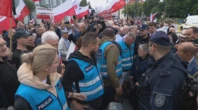 Gorąco przed Sądem Najwyższym. Tłum protestujących, na miejscu posłowie PiS