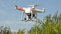 Dron spadł na teren oczyszczalni. Na miejsce wezwano służby