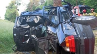 Nie żyje 26-latka, była w 6. miesiącu ciąży. Jej auto owinęło się wokół drzewa
