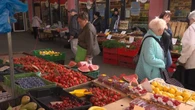 Krajowe truskawki podbijają bazary. Ceny szokują