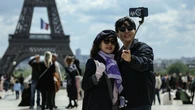 Distancée par l'Espagne, la France veut que ses touristes dépensent plus chez elle