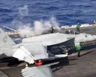 США вперше показали винищувач F/A-18 із ракетою дальністю 240 км