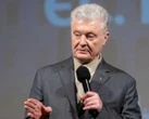 Порошенко заявив, що військовим у Чернівцях заборонили приймати від нього техніку