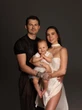 Євген Кот влаштував чуттєву фотосесію з дружиною і донькою