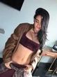 Анна Трінчер влаштувала фотосесію з валізою у відвертому образі