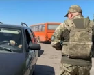 По категоріях та для обраних: у "Слузі народу" розповіли, як випускатимуть за кордон чоловіків віком до 25 років