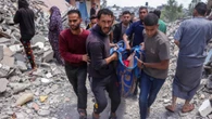 Inferno Gaza, a Rafah assalti e spari al centro distribuzione aiuti. I morti sono oltre 54mila