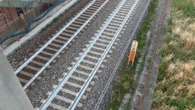 Travolta e uccisa dal treno a 14 anni, aveva cuffie. In quel punto altre vittime