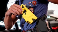 Olbia, 57enne dava in escandescenza, bloccato con il taser muore in ambulanza 