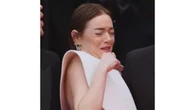 Imprevisto sul red carpet per Emma Stone: attaccata da un'ape, l'attrice si dimena spaventata