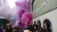 Mosca alla Biennale, nuova protesta delle Pussy Riot. Il ministro Giuli: "Andrò a Venezia"