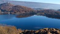 Un tuffo nel lago Sirio, ecco l'estate di chi ama fare il bagno in Piemonte  