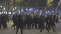 Scontri tra tifosi e polizia a Parigi dopo la vittoria di Psg in Champions: 780 i fermati