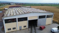 Temporale di calore, scoperchiato tetto di un'azienda nel torinese. Le immagini dal drone