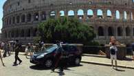 Maxi rissa in Piazza del Colosseo: un accoltellato. “Coinvolti circa trenta stranieri”