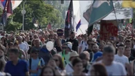 Novi Sad, studenti serbi di nuovo in piazza: "Elezioni anticipate!"