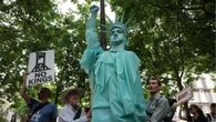 La parata per i 250 anni dell'esercito (e il compleanno di Trump). L'America in piazza: "No Kings"