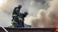 L'attacco russo su Kharkiv con vasti incendi: video