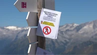 Cima Falkner, cartelli avvisano dei sentieri chiusi per rischio crolli