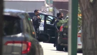 Allarme bomba, uomo barricato con degli ostaggi in una banca in California