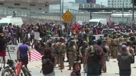 Resta alta la tensione a Los Angeles, nuove cariche contro i manifestanti