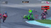 Moto 3 Sepang, l'attimo un cui Dettwiler viene urtato e rotola sull'asfalto