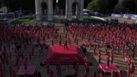Roberto Bolle incanta in rosso fuoco: il Bolero alla festa della danza On Dance