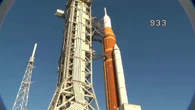 Il fragore dei razzi che si accendono e il fumo bianco: partita la missione Artemis II
