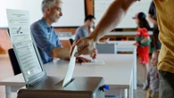 La Svizzera vota sul limite a 10 milioni della popolazione: secondo le proiezioni vince il NO