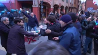 Bologna, spintoni tra Digos e i manifestanti contro la Lagarde