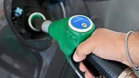 Carburanti, da oggi riallineamento accise: sale il gasolio, cala la benzina