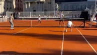 L'emozione dei giovani tennisti, Berrettini a piazza del Popolo gioca il doppio con i piccoli fan