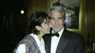 Camera rinvia testimonianza di Ghislaine Maxwell. La donna trasferita in carcere 'soft': è polemica